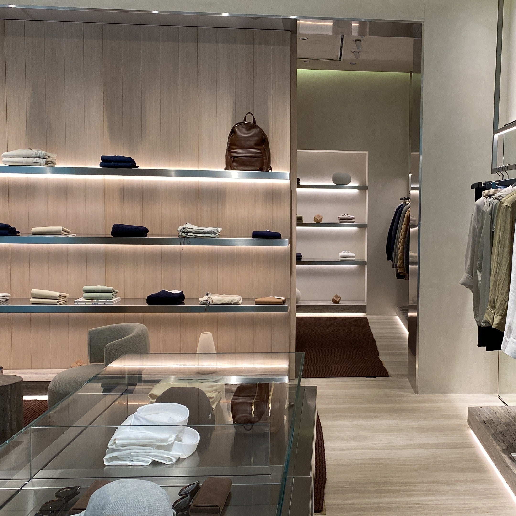 Latest Trends in Men’s Luxury Fashion in Kuwait — And How Dananeer Leads the Way